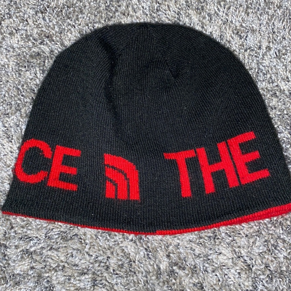 Men’s north face skullcap reversible black and red on one side and all red on